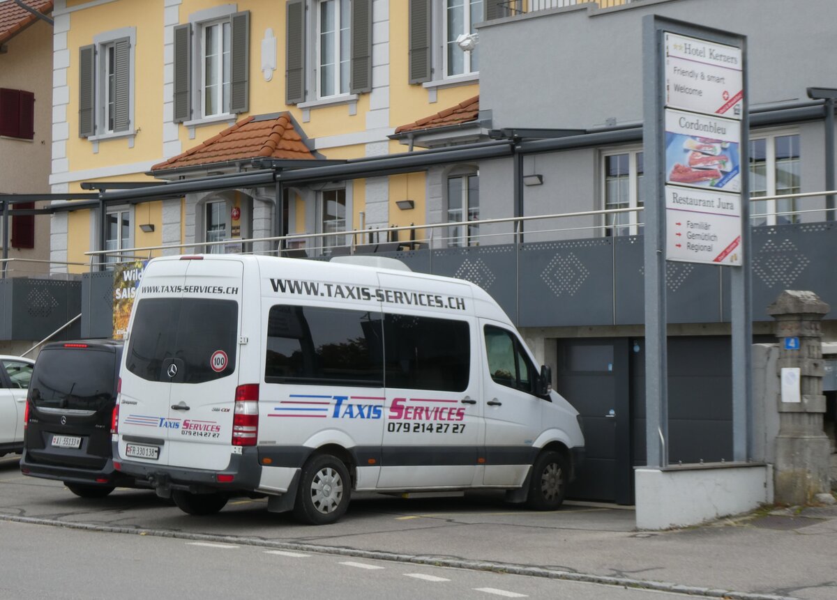 (268'269) - Taxis-Services, Granges-Paccot - FR 330'138 - Mercedes am 19. Oktober 2024 in Kerzers, Hotel Jura