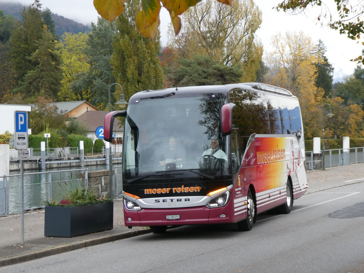 (268'290) - Moser, Flaach - ZH 189'253 - Setra am 19. Oktober 2024 bei der Schifflndte Thun