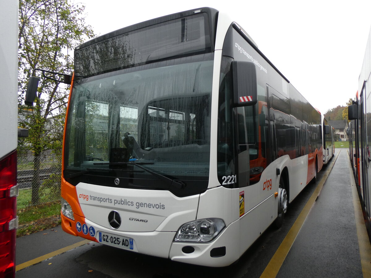 (268'305) - Aus Frankreich: Gem'Bus, St-Julien-en-Genevois - Nr. 2221/GZ 025 AD - Mercedes am 20. Oktober 2024 in Winterthur, Daimler Buses