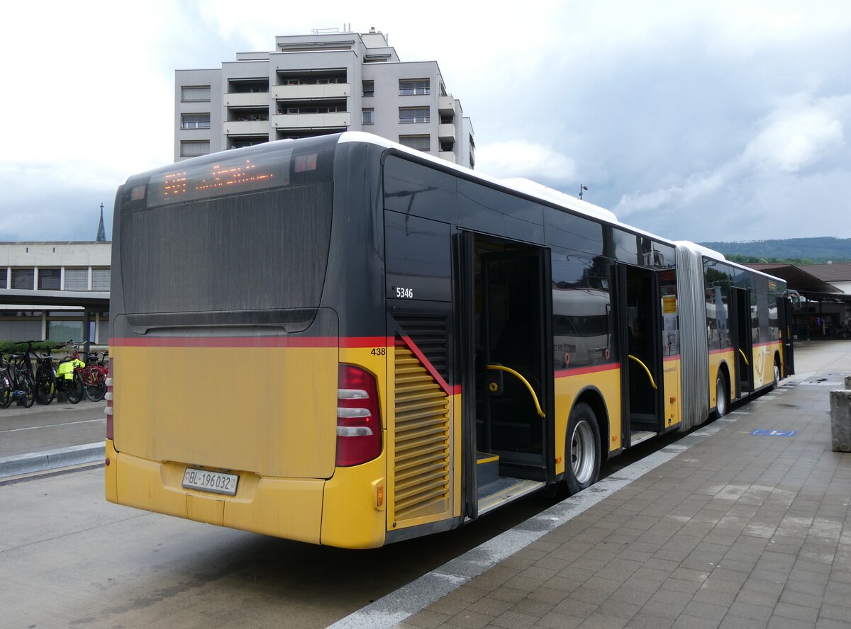 (276'250) - PostAuto Zrich - Nr. 438/BL 196'032/PID 5346 - Mercedes (ex PostAuto Nordschweiz) am 3. Juni 2025 beim Bahnhof Laufen