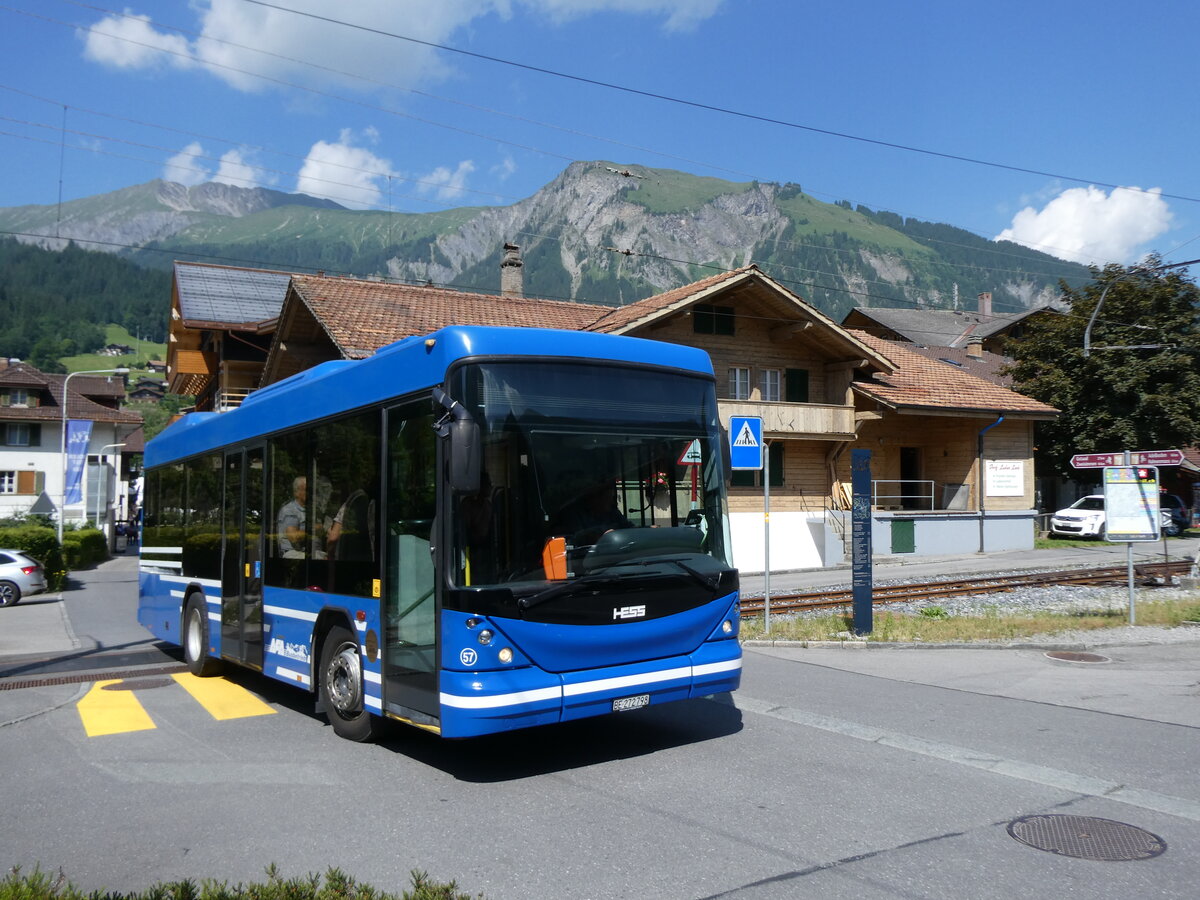 (277'157) - AFA Adelboden - Nr. 57/BE 272'798 - Scania/Hess am 21. Juni 2025 beim Bahnhof Lenk