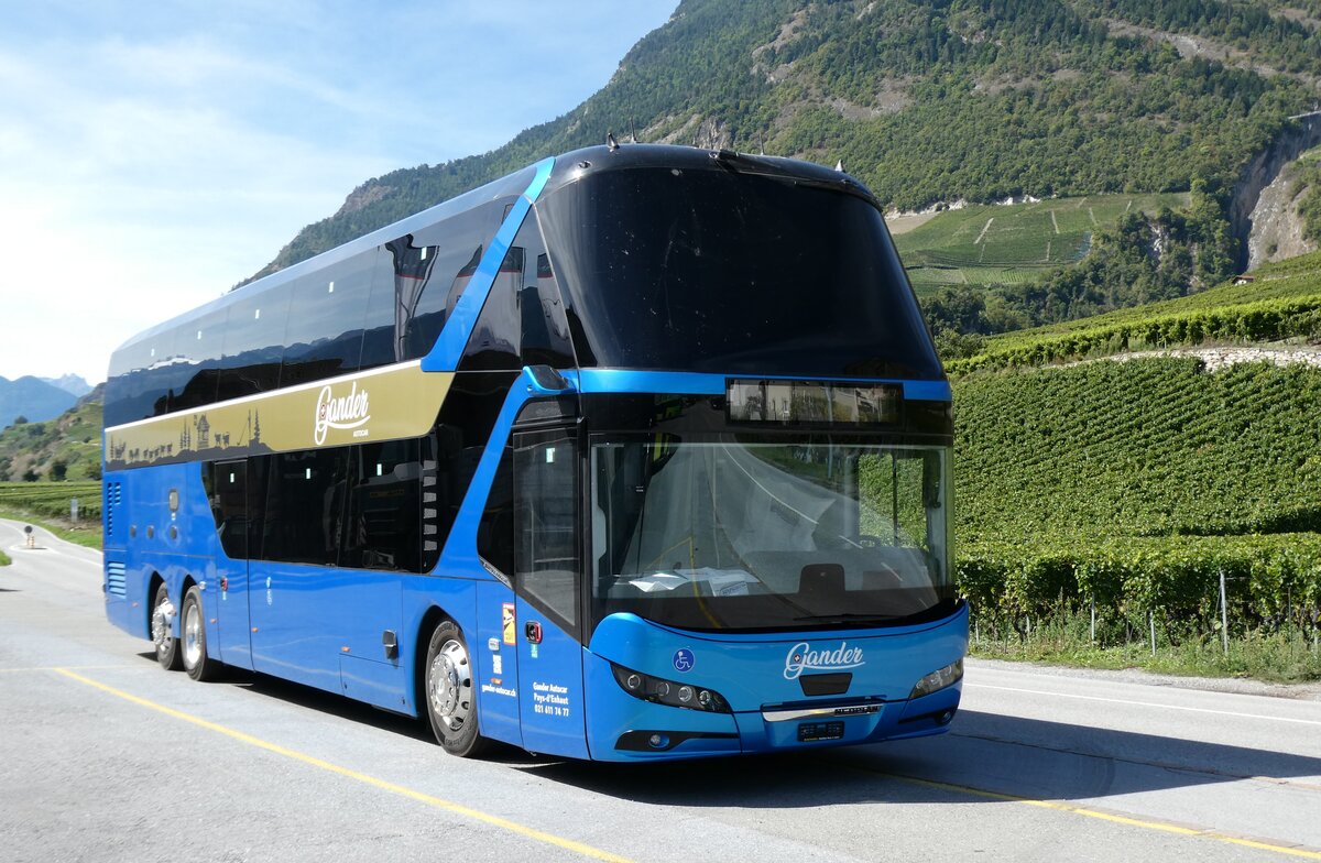 (279'976) - Gander, Chteau-d'Oex - Neoplan am 6. September 2025 in Leytron, Garage Buchard