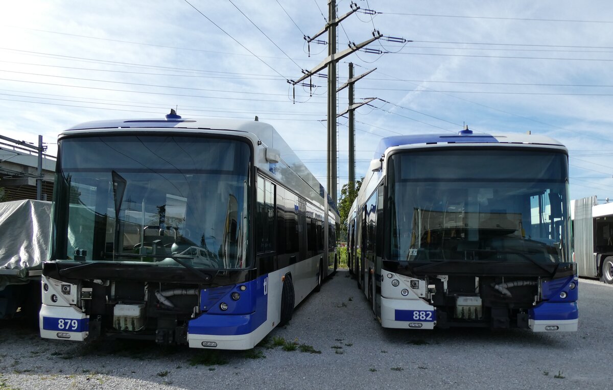 (280'032) - TL Lausanne - Nr. 879 + 882 - Hess/Hess Gelenkrolleybusse am 6. September 2025 in Kerzers, Interbus