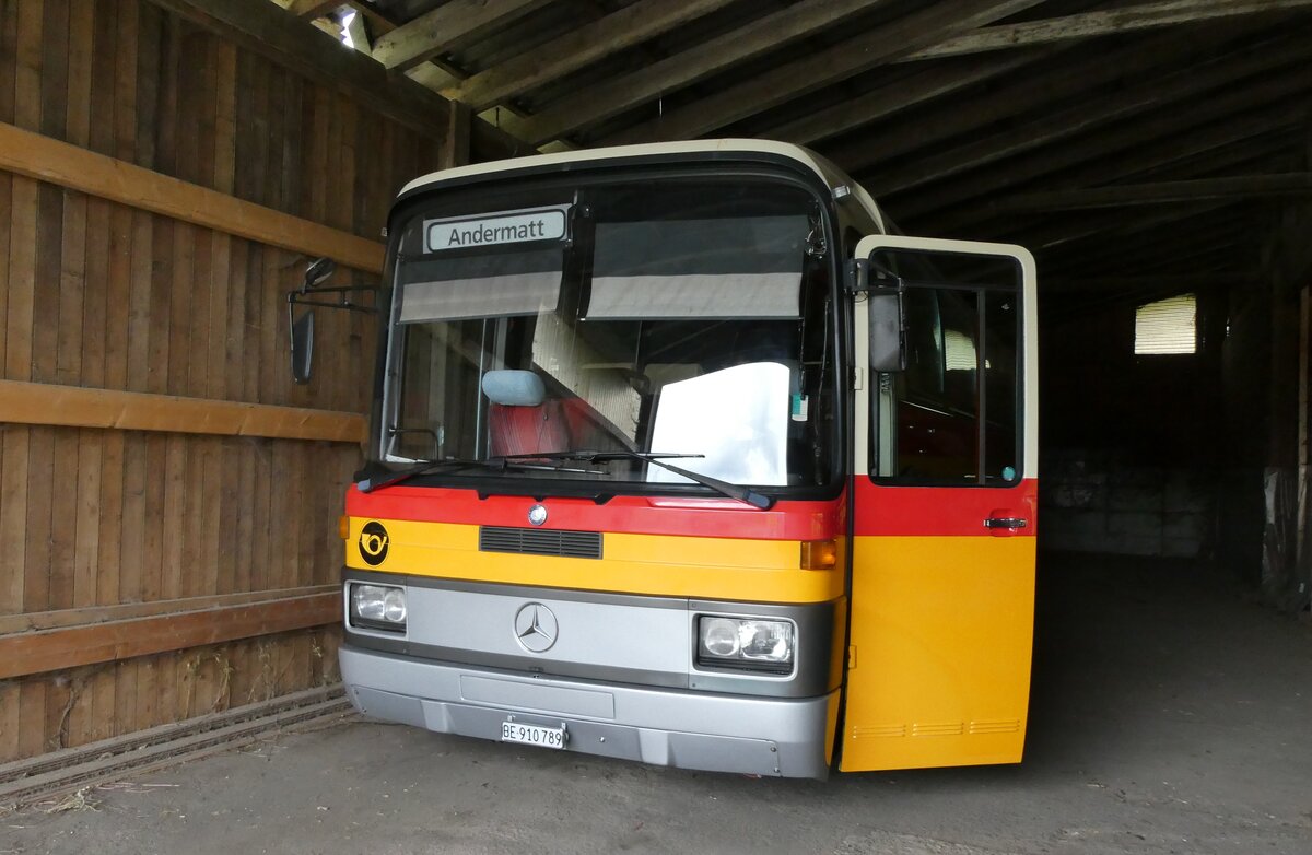 (280'042) - Buzzi, Bern - BE 910'789 - Mercedes (ex Mattli, Wassen PID 2295) am 8. September 2025 in Murzelen, Garage