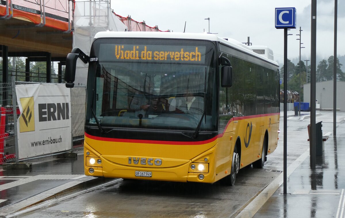 (280'099) - PostAuto Graubnden - GR 167'949/PID 12'013 - Iveco (ex Nr. 7) am 9. September 2025 beim Bahnhof Ilanz
