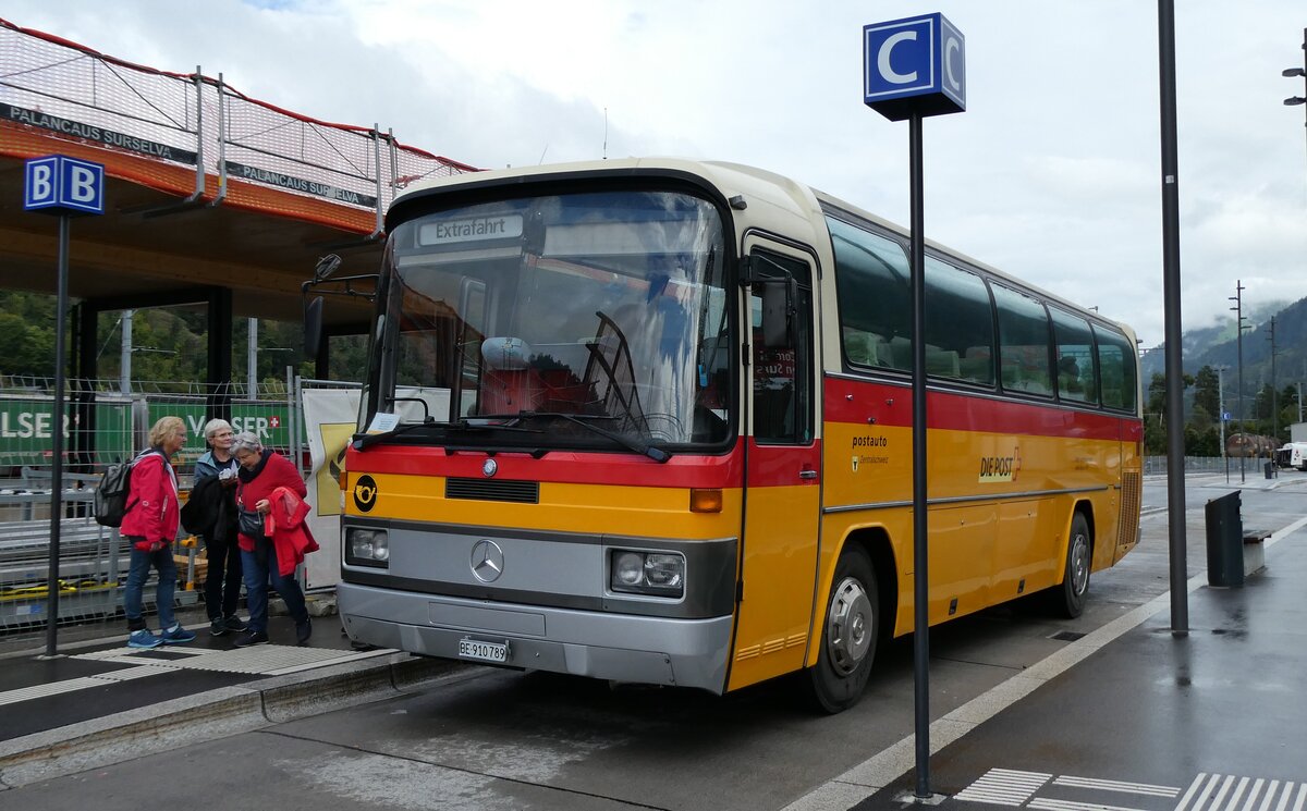 (280'184) - Buzzi, Bern - BE 910'789 - Mercedes (ex Mattli, Wassen/PID 2295) am 9. September 2025 beim Bahnhof Ilanz