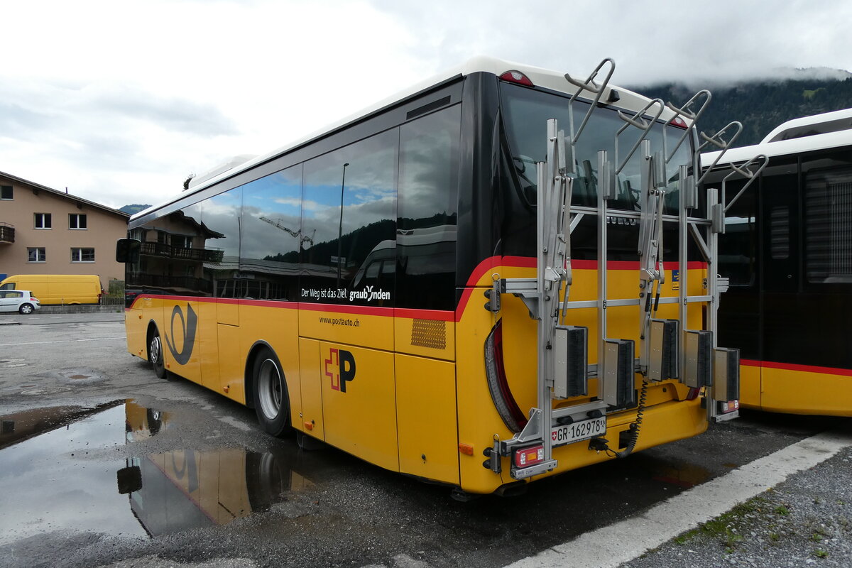 (280'211) - PostAuto Graubnden - GR 162'978/PID 10'238 - Iveco (ex Nr. 8; ex Nr. 10; ex Fontana, Ilanz Nr. 10) am 9. September 2025 in Schluein, Garage
