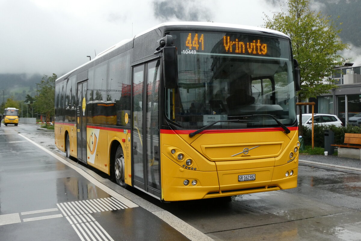 (280'212) - PostAuto Graubnden - GR 162'982/PID 10'449 - Volvo (ex Nr. 4; ex Fontana, Ilanz Nr. 4) am 10. September 2025 beim Bahnhof Ilanz