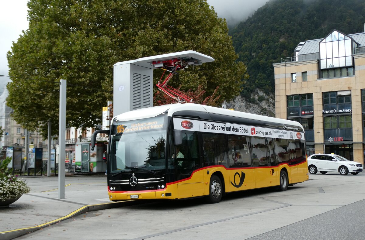 (280'651) - PostAuto Bern - BE 610'541/PID 12'130 - eMercedes am 23. September 2025 beim Bahnhof Interlaken West