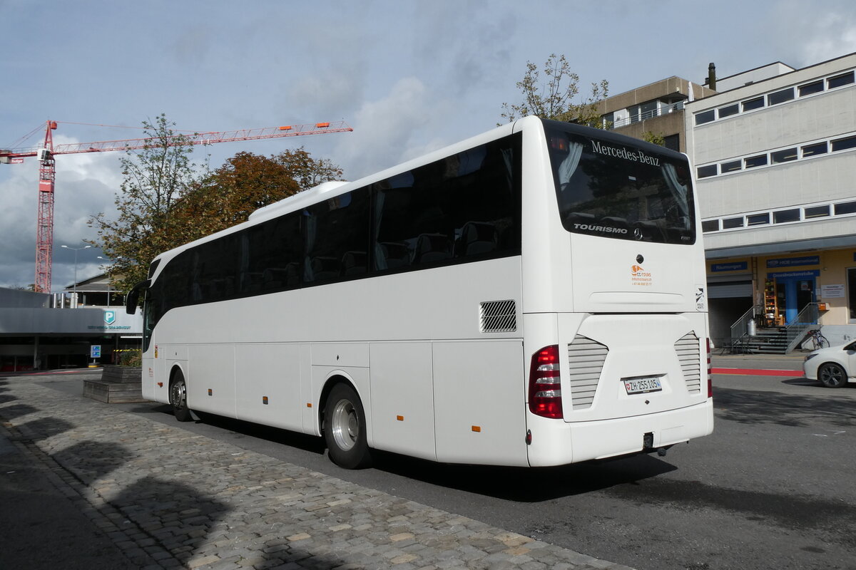(280'670) - CC-Tours, Effretikon - ZH 255'105 - Mercedes am 25. September 2025 in Thun, Berntorplatz