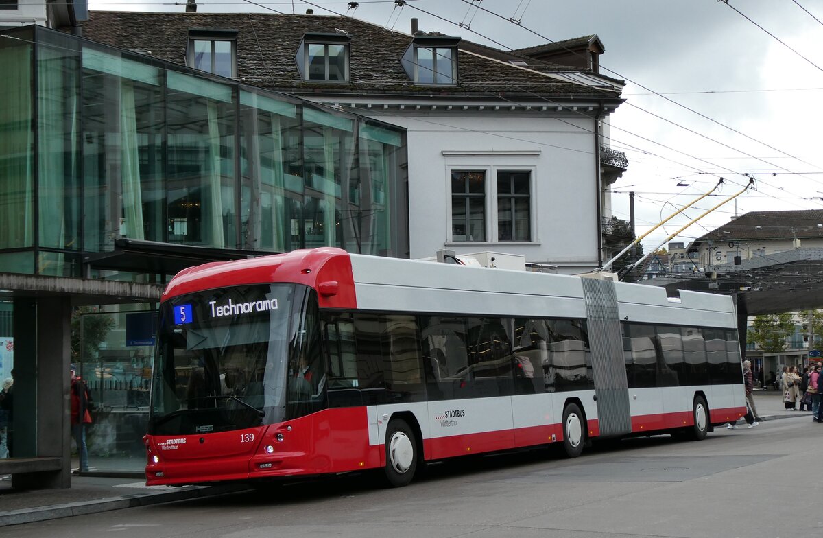 (280'802) - SW Winterthur - Nr. 139 - Hess/Hess Gelenktrolleybus am 27. September 2025 beim Hauptbahnhof Winterthur