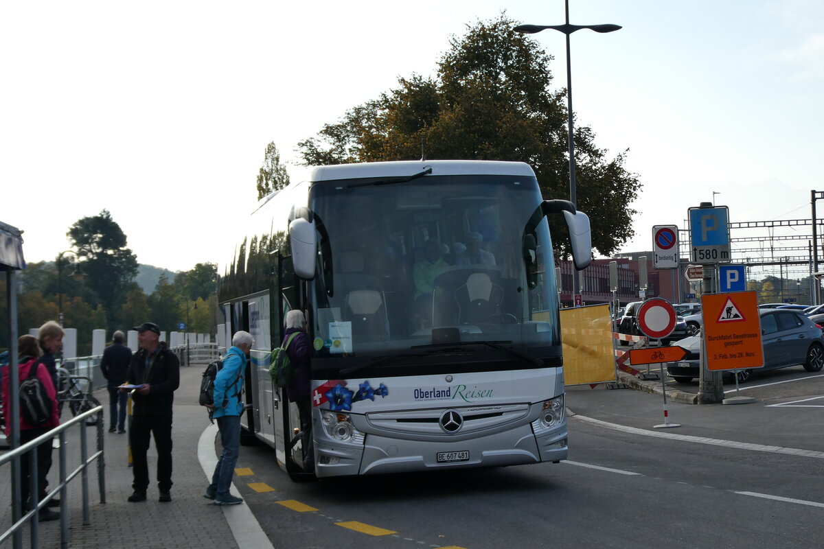 (280'852) - Oberland Reisen, Thun - Nr. 47/BE 607'481 - Mercedes am 2. Oktober 2025 beim Bahnhof Thun