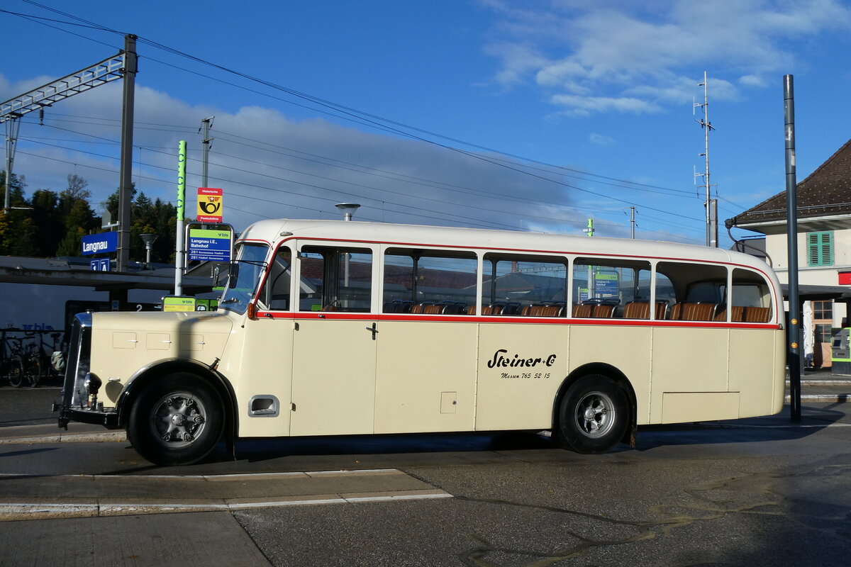 (280'984) - Steiner, Messen - SO 20'142 - Berna/Hess (ex Brtschi, Biberen) am 5. Oktober 2025 beim Bahnhof Langnau