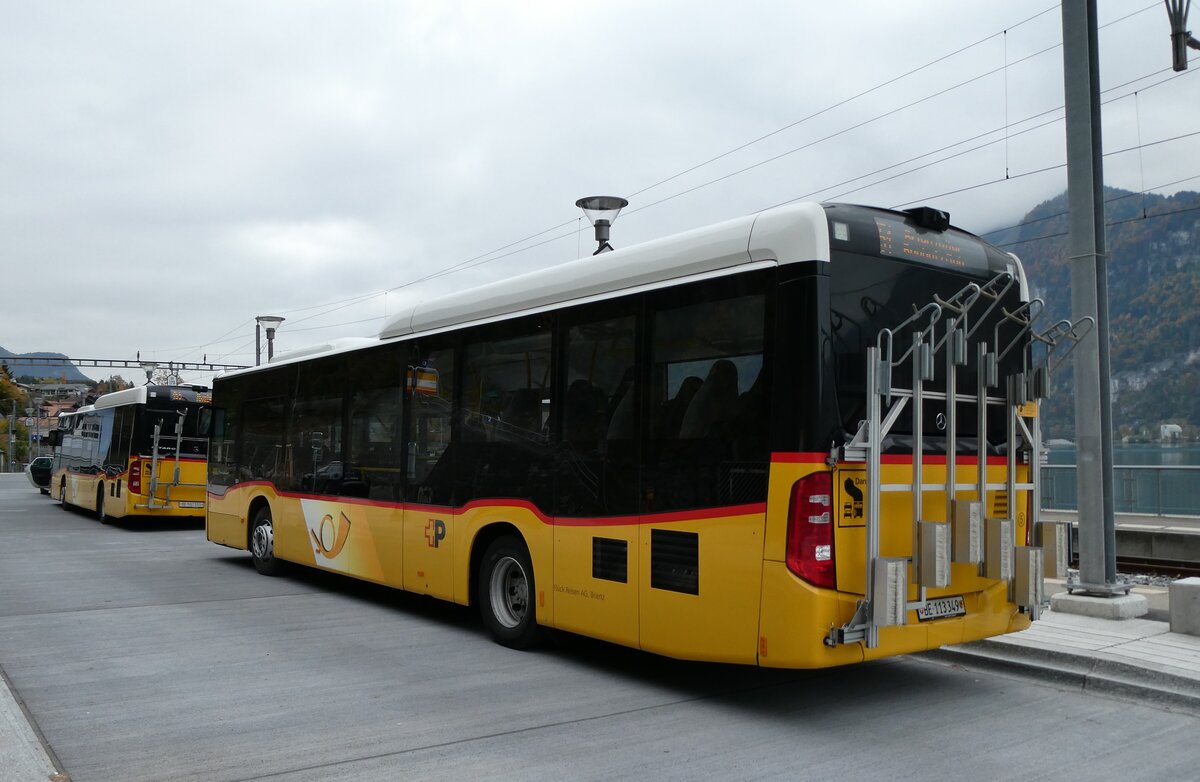 (281'557) - Flck, Brienz - Nr. 5/BE 113'349/PID 10'859 - Mercedes am 16. Oktober 2025 beim Bahnhof Brienz