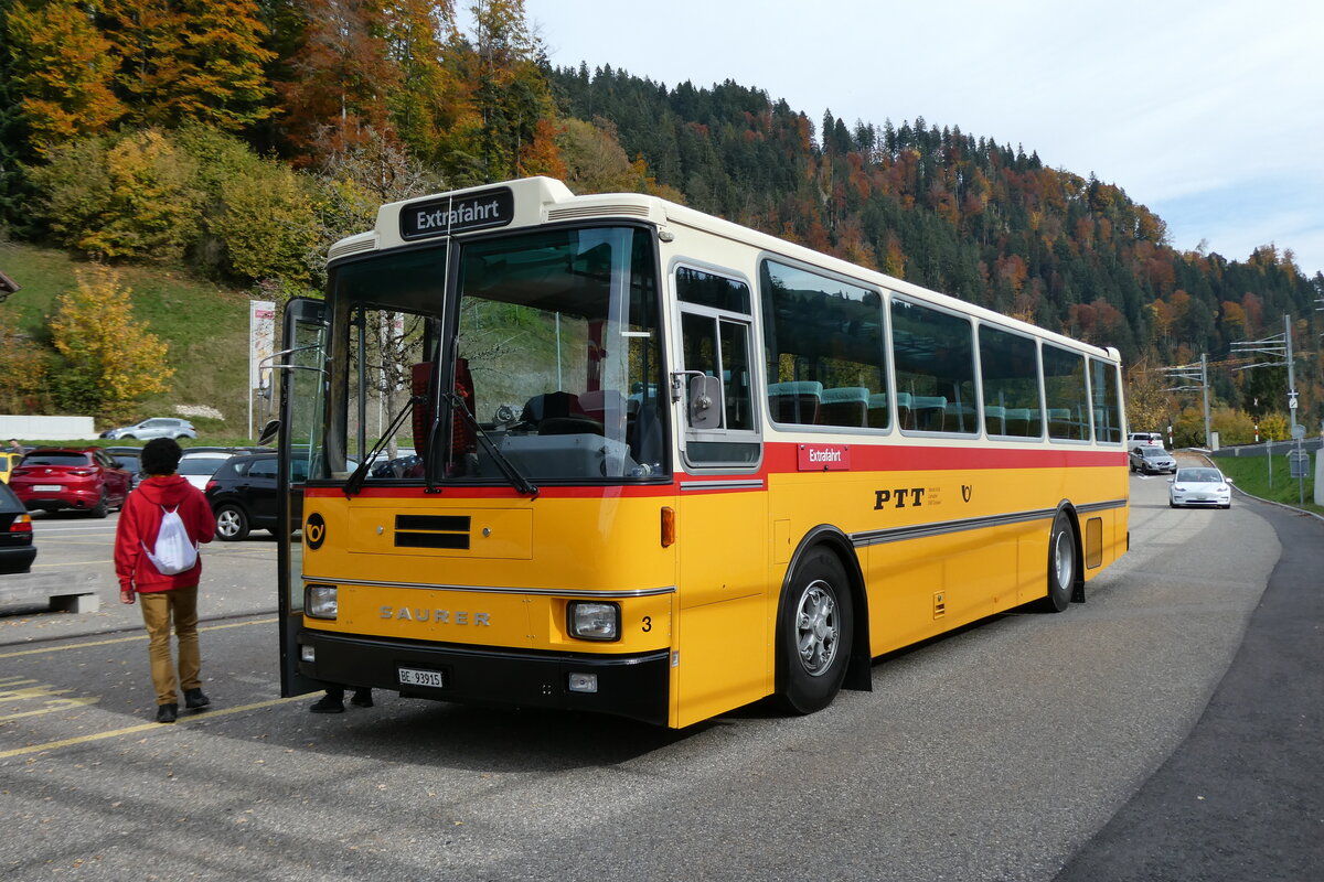 (281'677) - Kolb, Grasswil - Nr. 3/BE 93'915 - Saurer/R&J (ex Schmocker, Stechelberg Nr. 3/BE 2409; ex Schmocker, Stechelberg Nr. 1; ex Gertsch, Stechelberg Nr. 1) am 19. Oktober 2025 in Trubschachen, Kambly