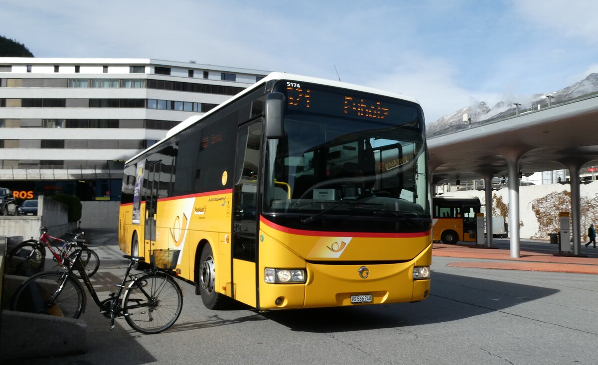 (281'715) - PostAuto Wallis - VS 566'240/PID 5174 - Irisbus (ex BUS-trans, Visp) am 21. Oktober 2025 beim Bahnhof Visp