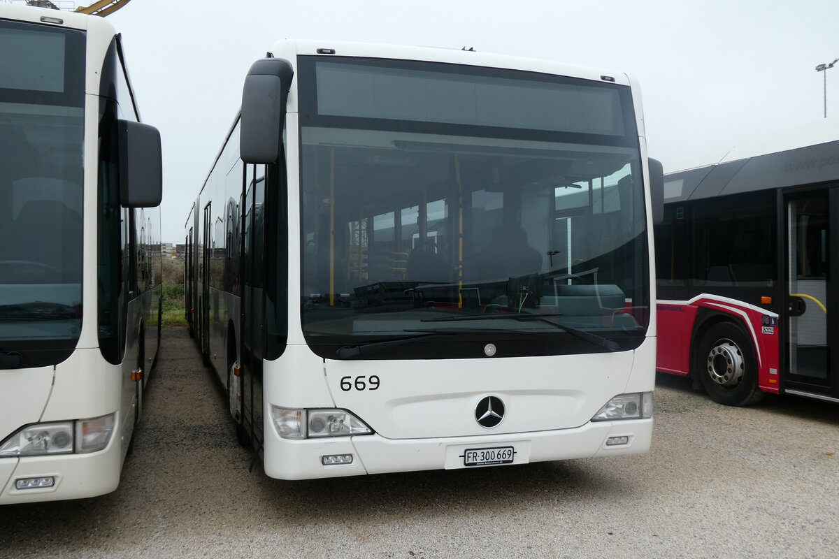 (281'966) - Intertours, Domdidier - Nr. 669/FR 300'669 - Mercedes (ex VZO Grningen Nr. 311; ex VZO Grningen Nr. 111) am 1. November 2025 in Domdidier, Garage
