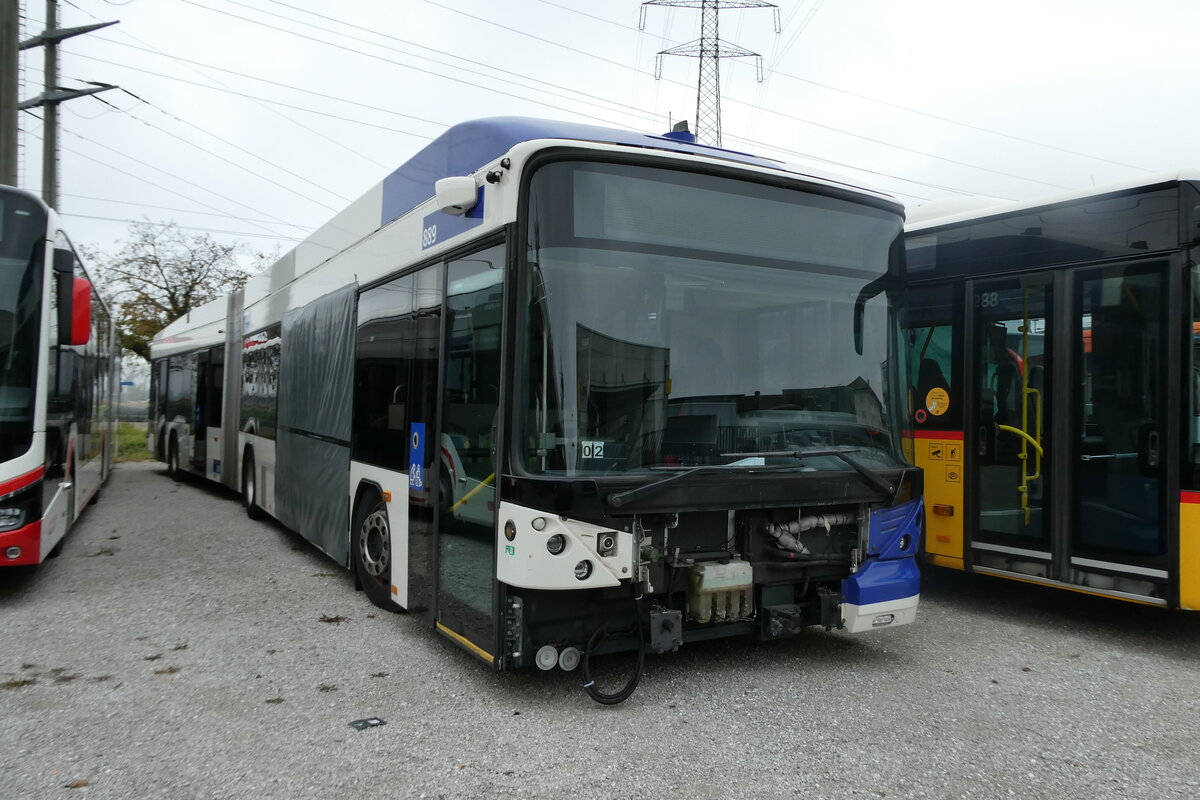 (281'983) - TL Lausanne - Nr. 889 - Hess/Hess Gelenktrolleybus am 1. November 2025 in Kerzers, Murtenstrasse
