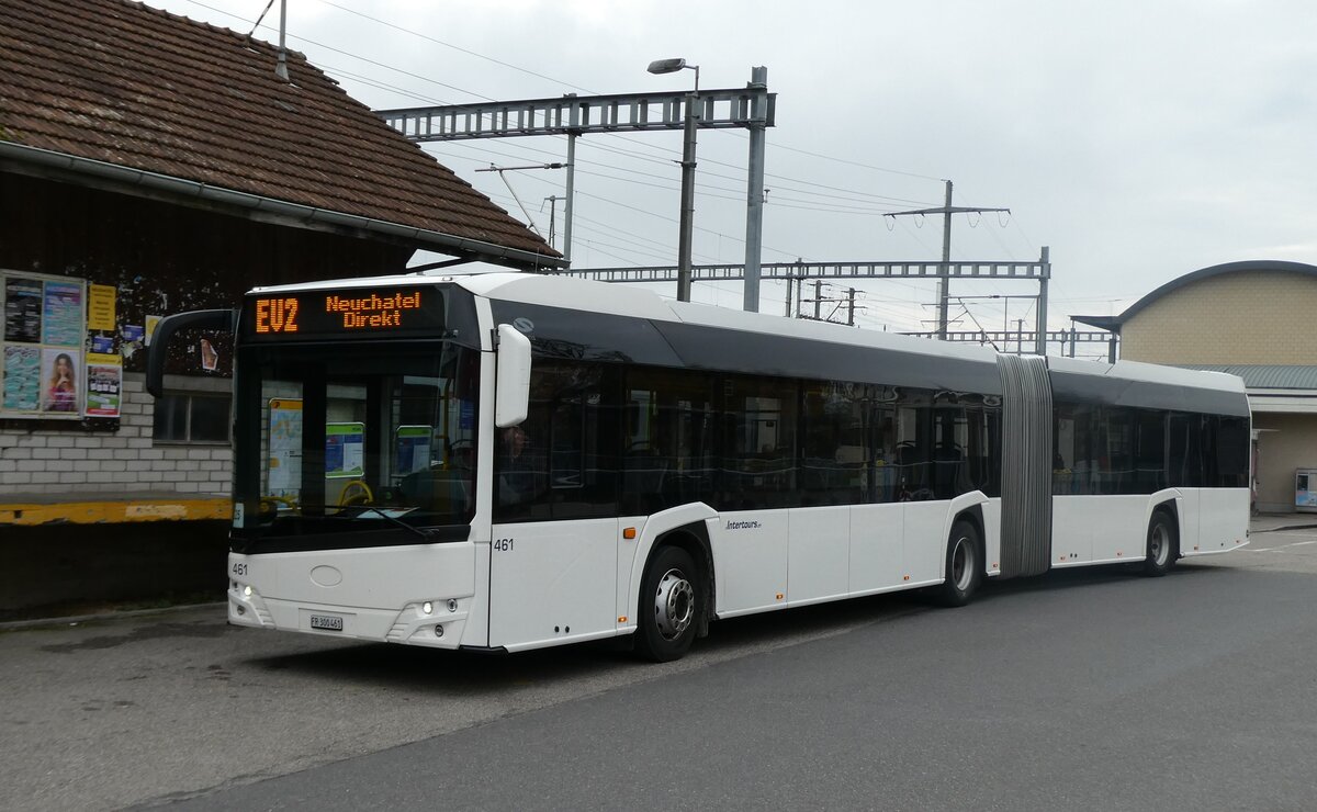 (282'019) - Intertours, Domdidier - Nr. 461/FR 300'461 - Solaris (ex PostBus/A BD 15'719) am 1. November 2025 beim Bahnhof Ins
