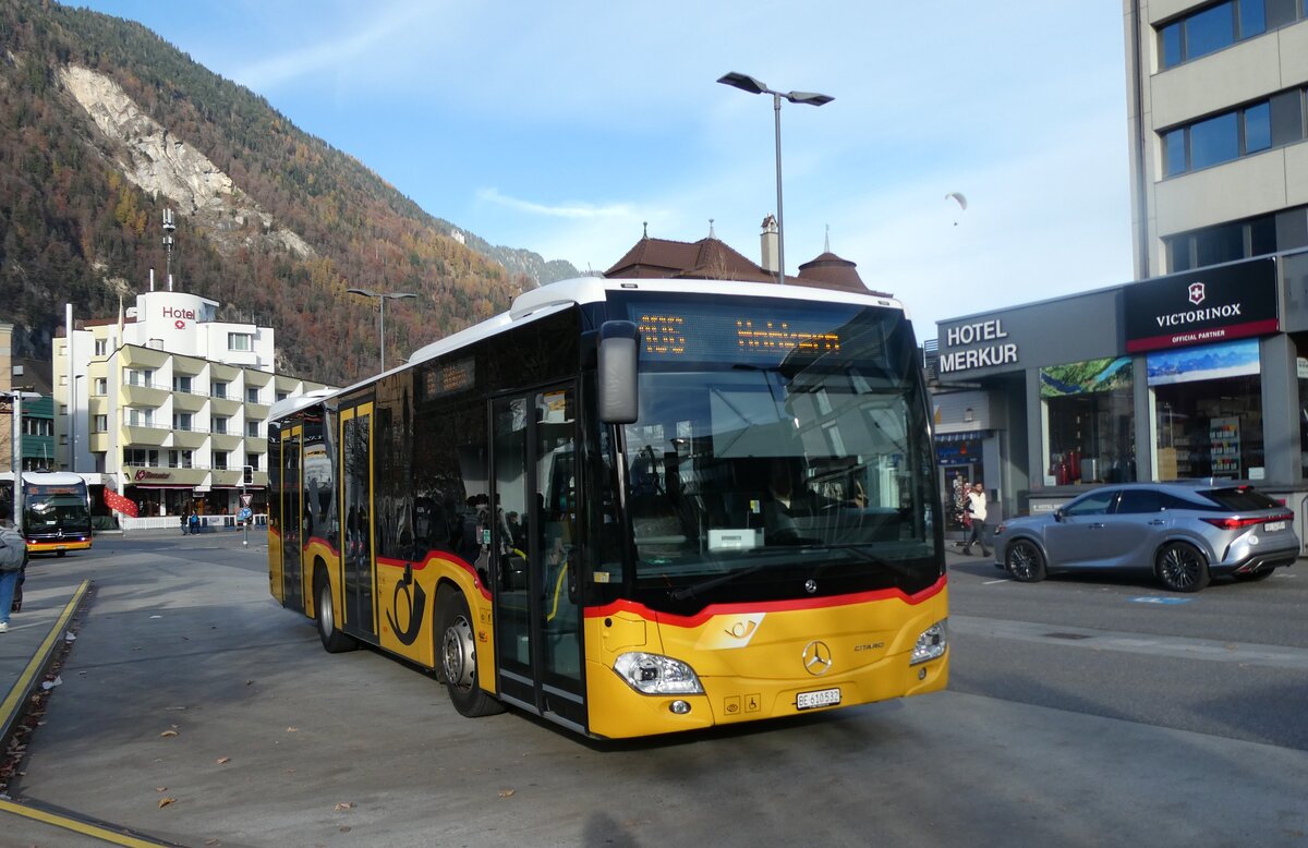 (282'258) - PostAuto Bern - BE 610'532/PID 11'859 - Mercedes (ex BE 610'544) am 10. November 2025 beim Bahnhof Interlaken West