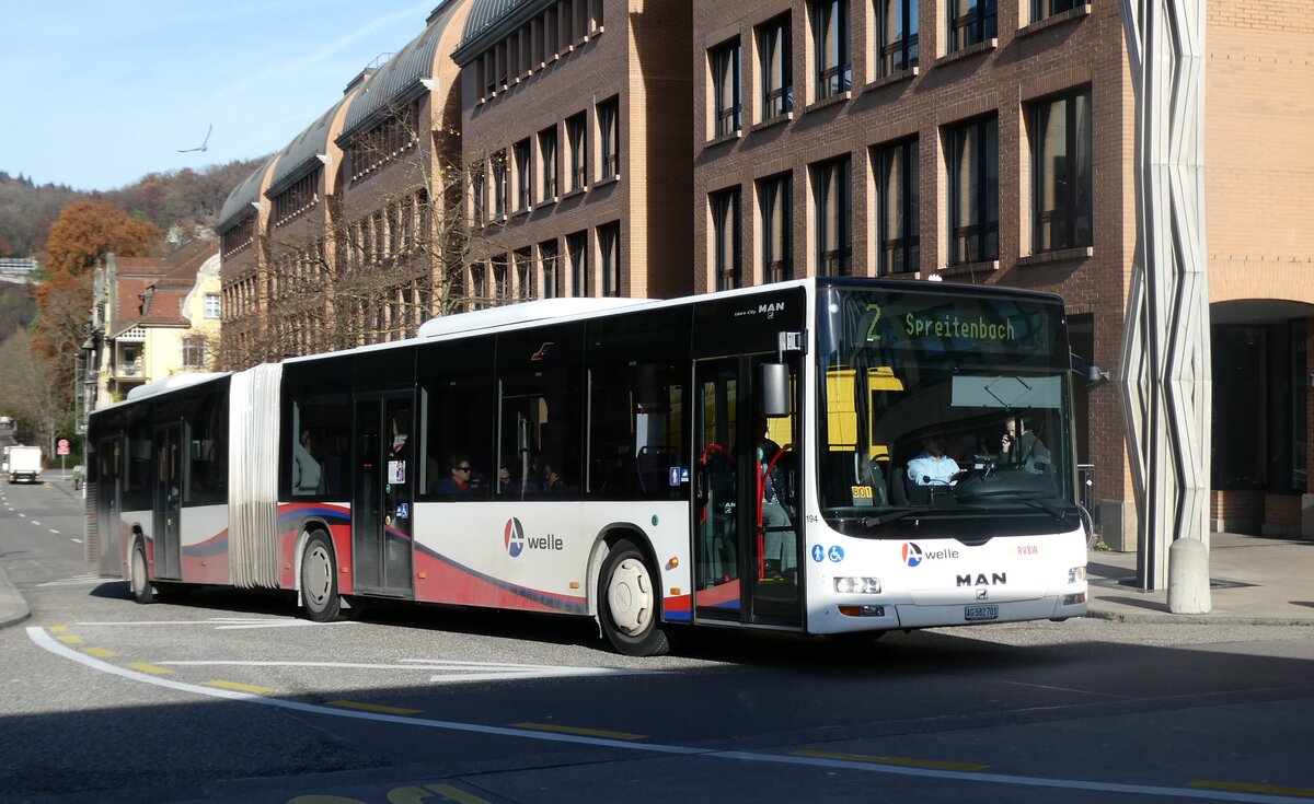 (282'330) - RVBW Wettingen - Nr. 194/AG 582'701 - MAN am 11. November 2025 beim Bahnhof Baden