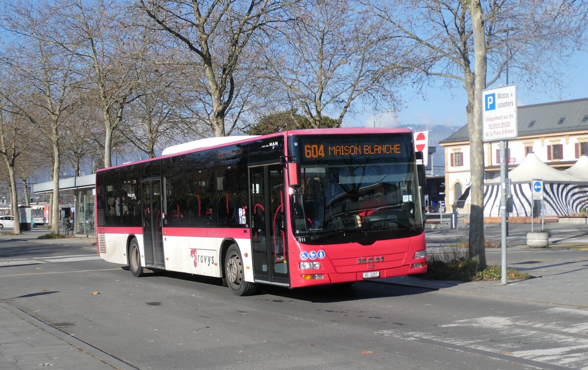 (282'526) - TRAVYS Yverdon - Nr. 111/VD 1257 - MAN am 22. November 2025 beim Bahnhof Yverdon
