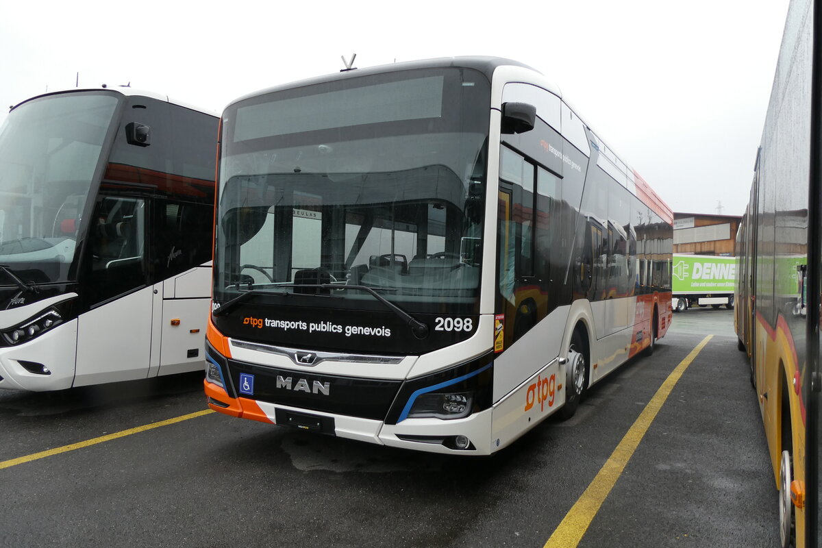 (282'846) - Gen�ve-Tours, Gen�ve - Nr. 2098 - eMAN am 6. Dezember 2025 in Kerzers, Interbus