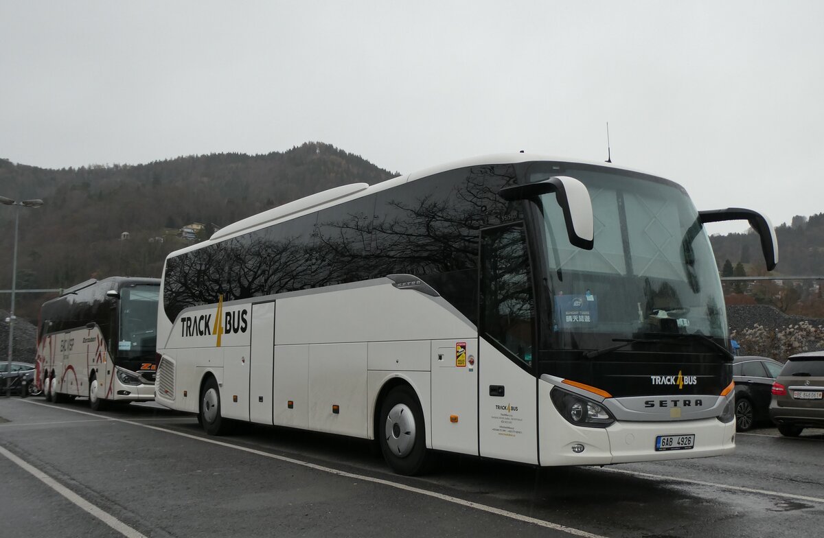 (282'902) - Aus Tschechien: Track4Bus, Praha - 6AB 4926 - Setra am 7. Dezember 2025 in Thun, Seestrasse