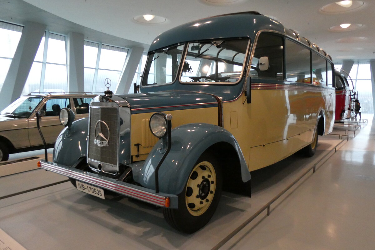 (282'957) - Mercedes-Benz Museum, Stuttgart - IVB-170'535 - Mercedes am 11. Dezember 2025 in Stuttgart, Mercedes-Benz Museum