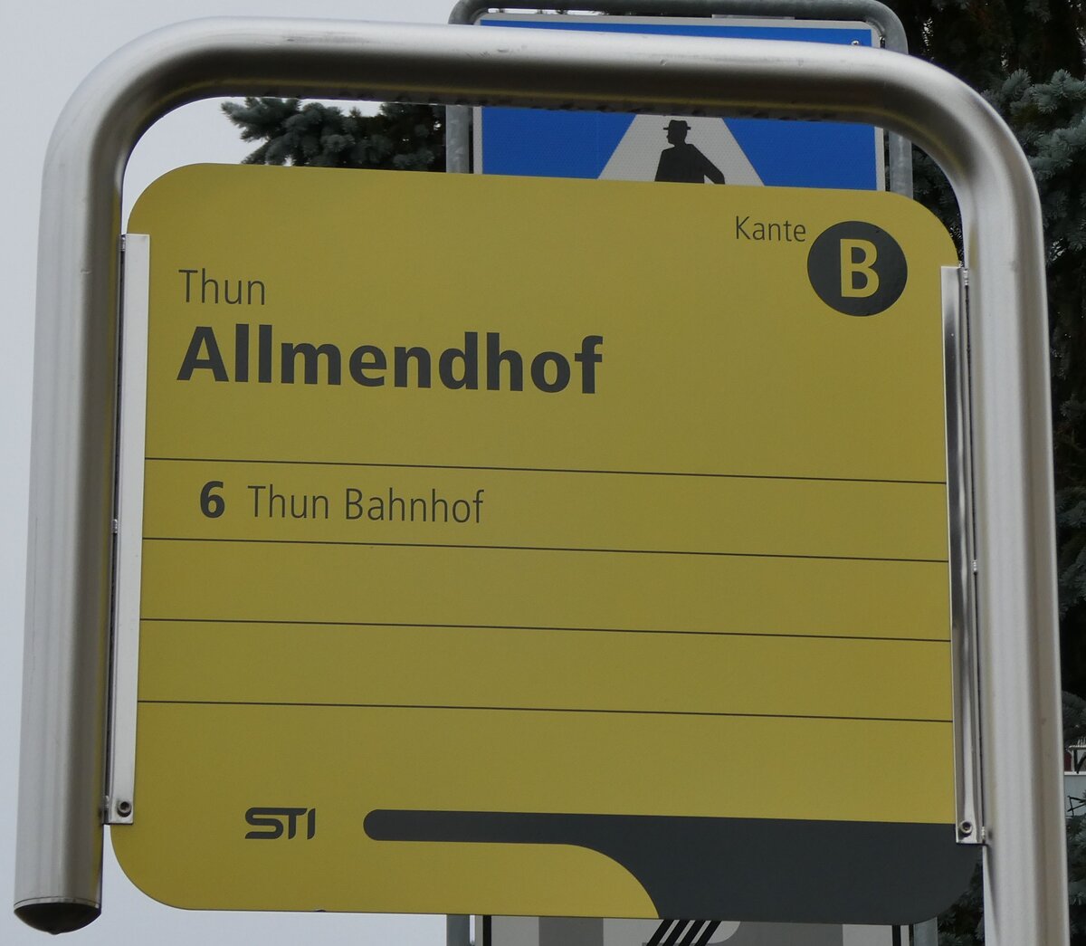 (283'130) - STI-Haltestellenschild - Thun, Allmendhof . am 13. Dezember 2025