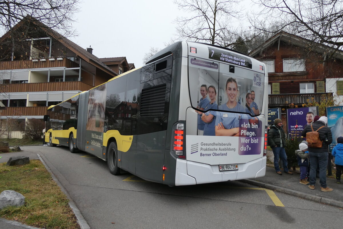 (283'168) - STI Thun - Nr. 720/BE 904'720 - Mercedes am 14. Dezember 2025 in Steffisburg, Kirche