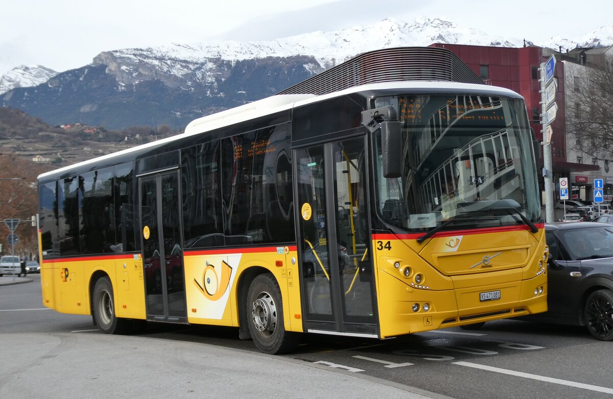 (283'459) - PostAuto Wallis - Nr. 34/VS 471'081/PID 10'790 - Volvo (ex TRD, Savi�se) am 23. Dezember 2025 beim Bahnhof Sion