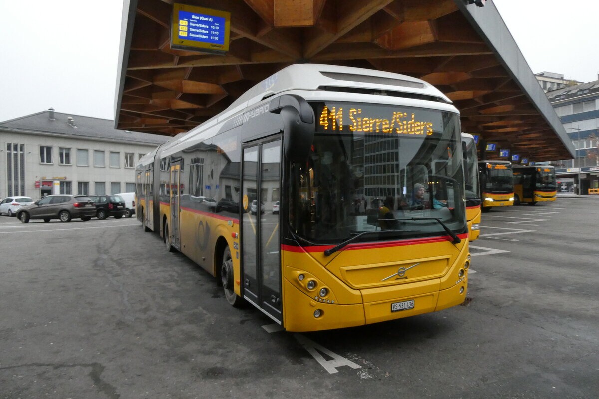 (283'539) - PostAuto Wallis - VS 531'436/PID 11'746 - Volvo (ex Nr. 54) am 30. Dezember 2025 beim Bahnhof Sion