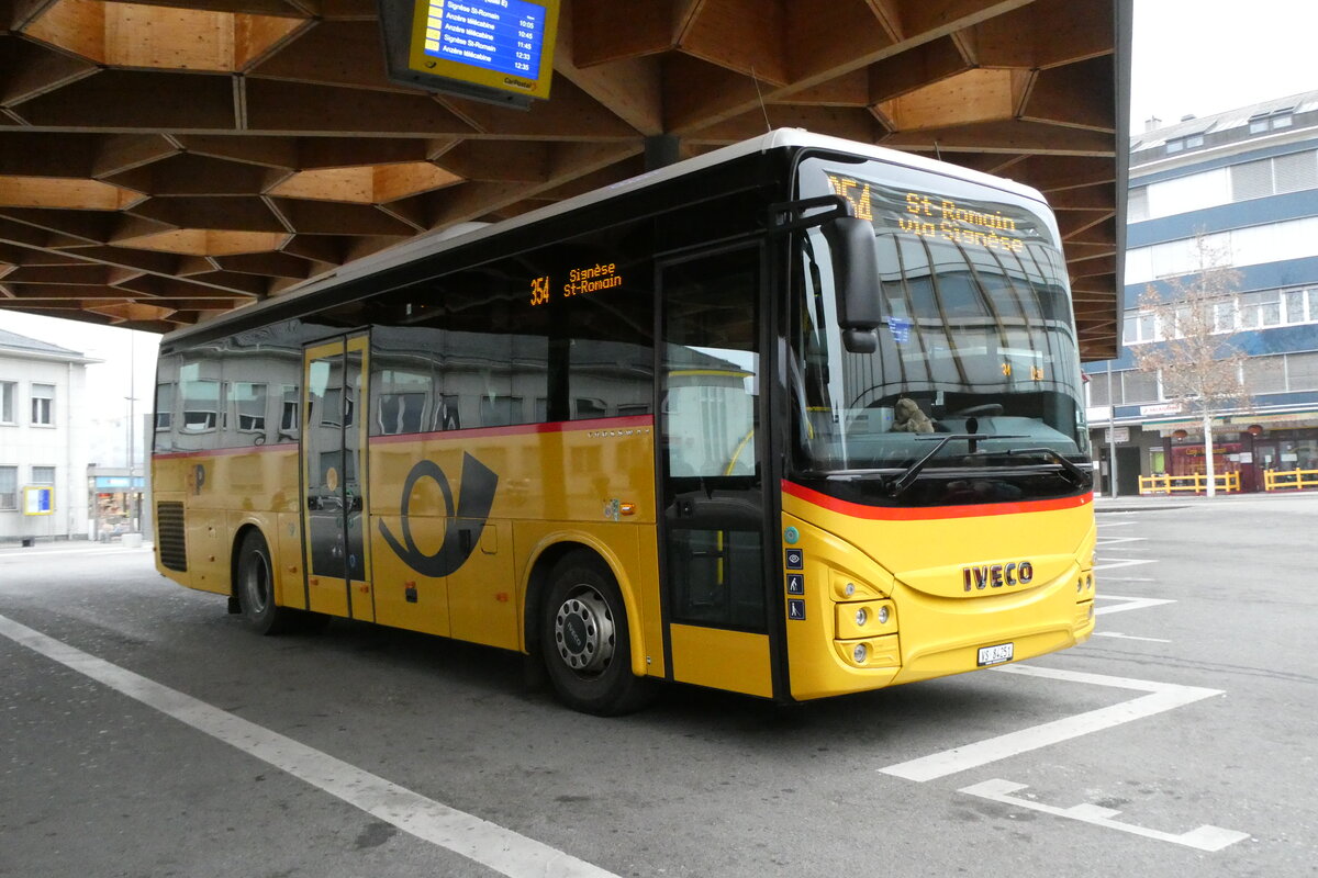 (283'547) - Buchard, Leytron - VS 84'251/PID 11'979 - Iveco am 30. Dezember 2025 beim Bahnhof Sion