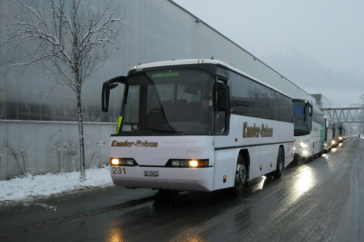 (283'800) - Kander-Reisen, Frutigen - Nr. 3/BE 53'022 - Neoplan (ex Autopostale, Croglio PID 3341) am 10. Januar 2026 beim Bahnhof Frutigen 