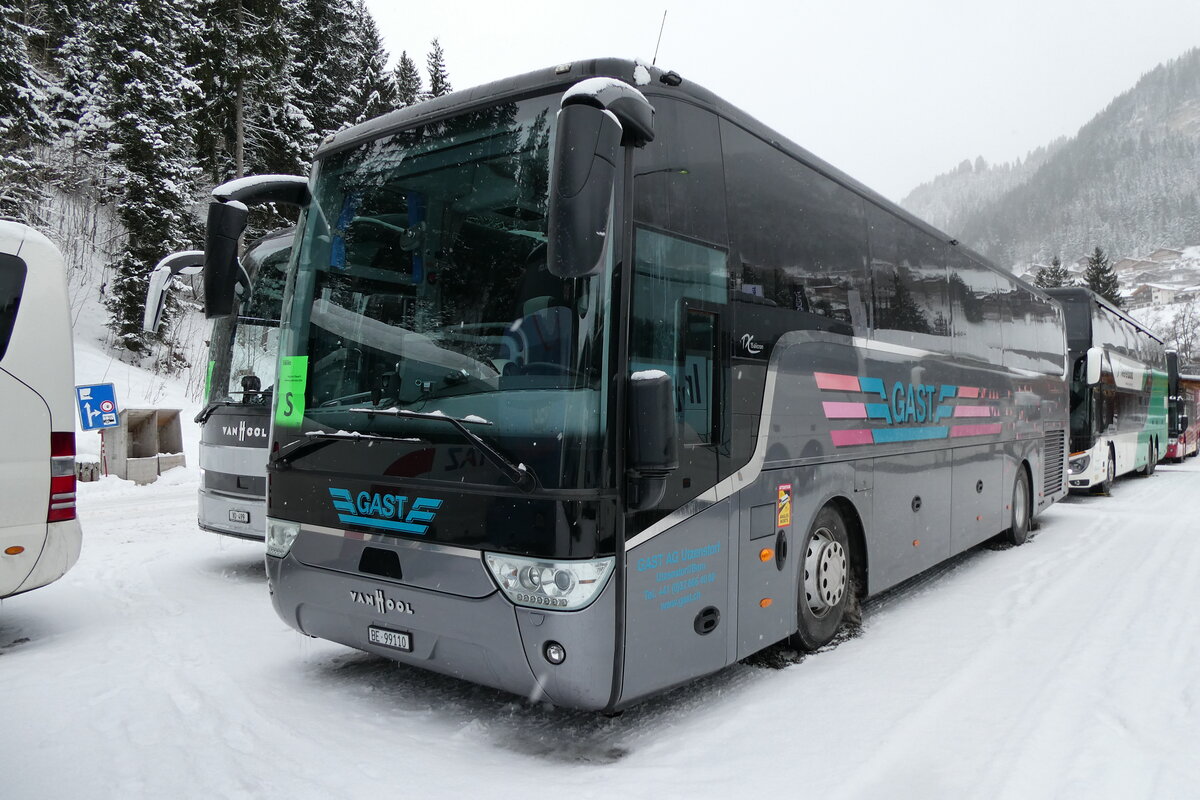 (284'035) - Gast, Utzenstorf - BE 99'110 - Van Hool am 10. Januar 2026 in Adelboden, ASB