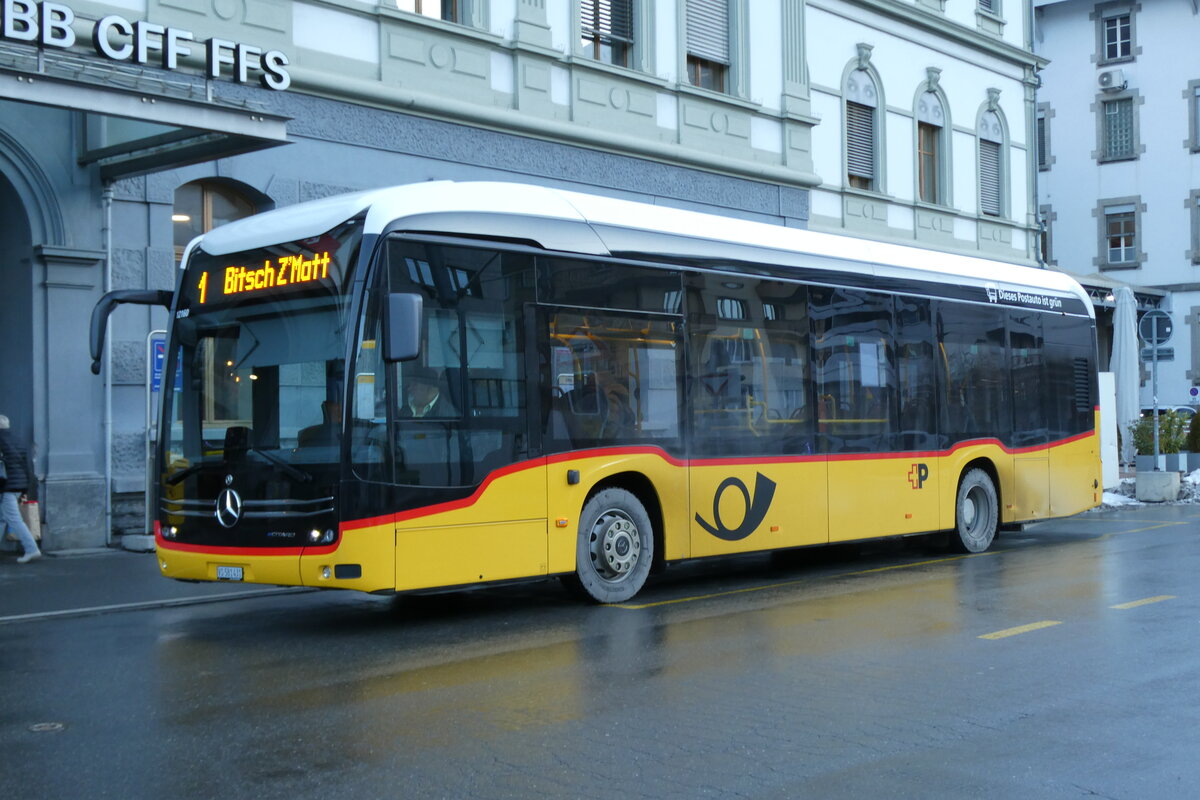 (284'148) - PostAuto Wallis - VS 581'431/PID 12'160 - eMercedes am 16. Januar 2026 beim Bahnhof Brig
