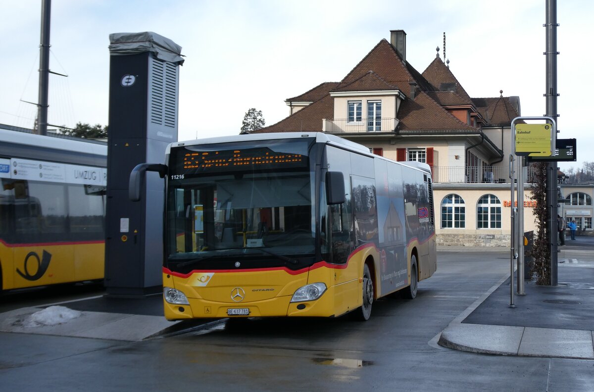 (284'319) - PostAuto Bern - BE 637'781/PID 11'216 - Mercedes am 24. Januar 2026 beim Bahnhof Spiez