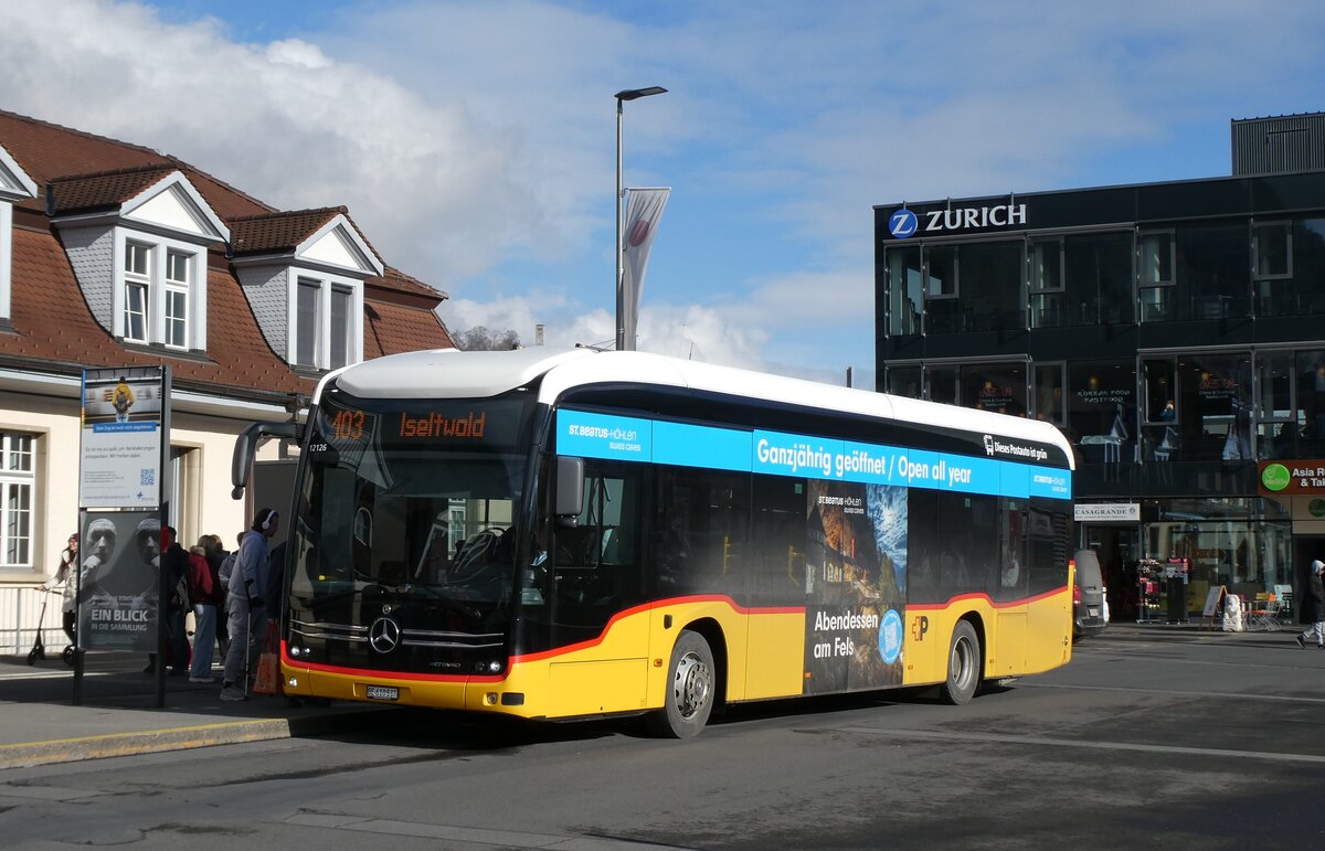 (284'357) - PostAuto Bern - BE 610'537/PID 12'126 - eMercedes am 26. Januar 2026 beim Bahnhof Interlaken Ost
