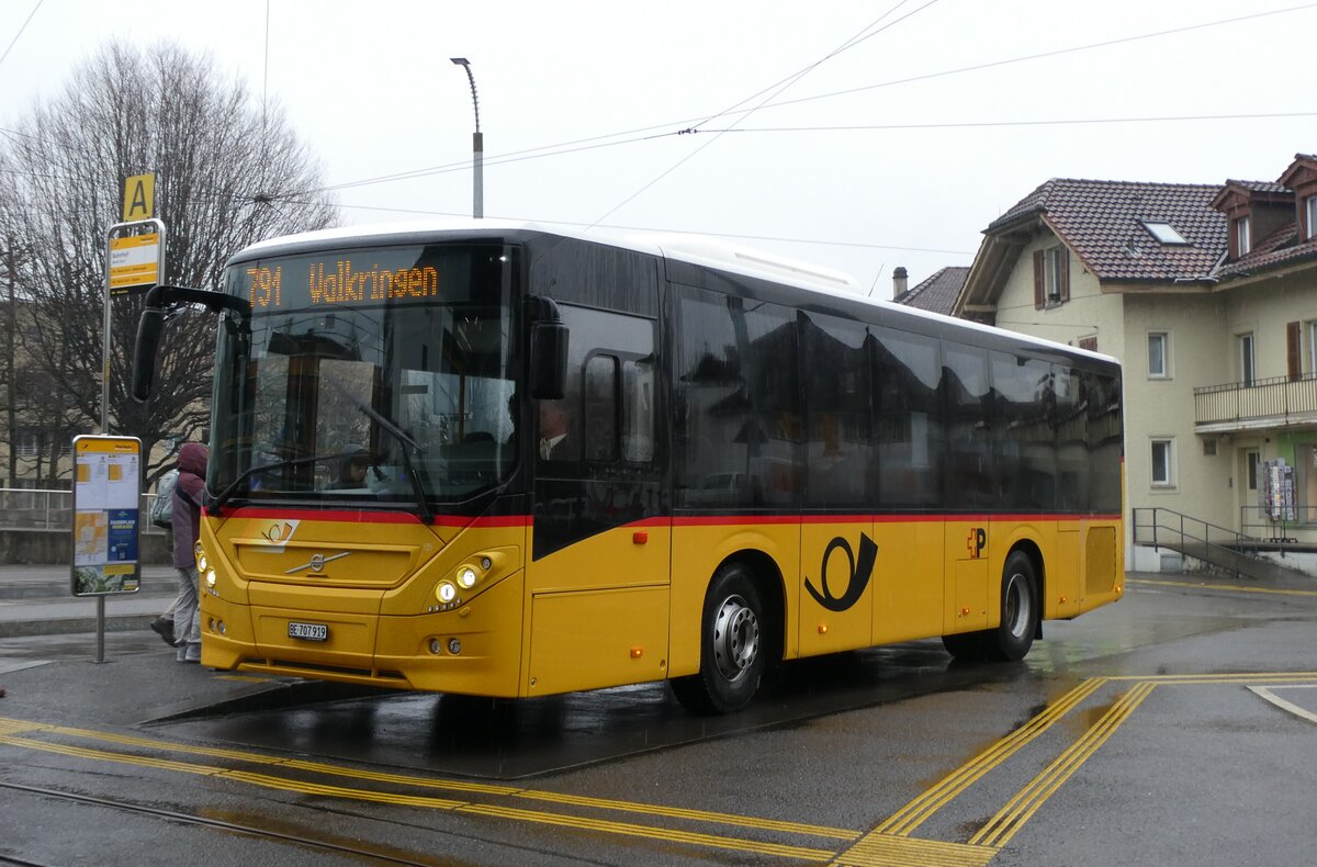 (284'412) - PostAuto Bern - BE 707'919/PID 11'458 - Volvo (ex K�bli, Gstaad) am 28. Januar 2026 beim Bahnhof Worb
