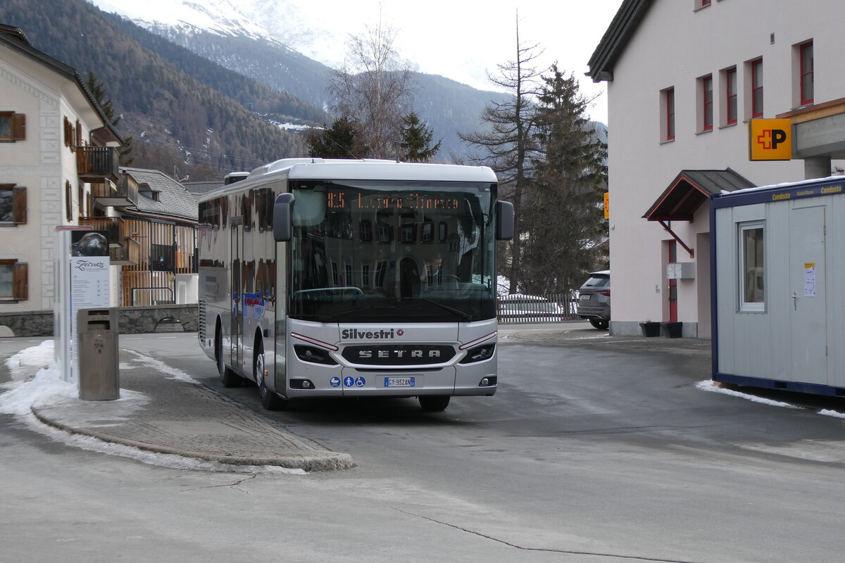 (284'794) - Aus Italien: Silvestri, Livigno - GY-932 AN - Setra am 10. Februar 2026 in Zernez, Post