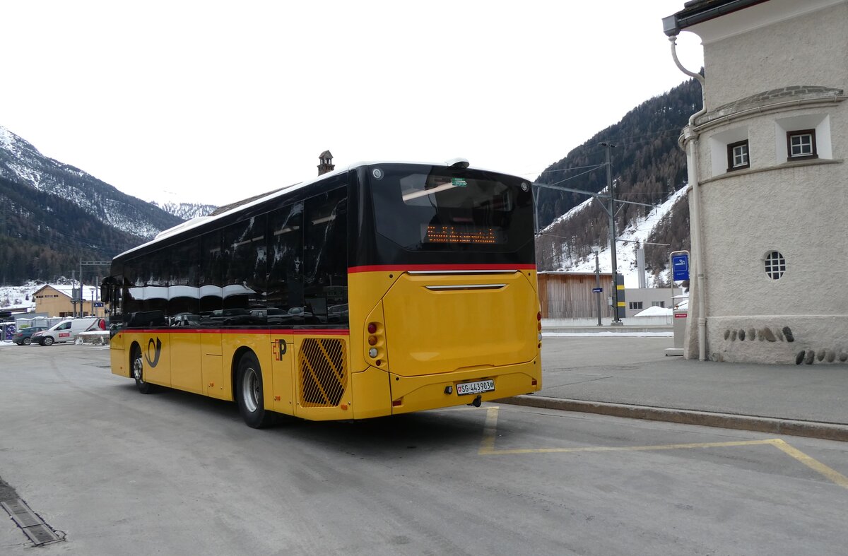 (284'815) - PostAuto Ostschweiz - SG 443'903/PID 10'721 - Volvo am 10. Februar 2026 beim Bahnhof Zernez