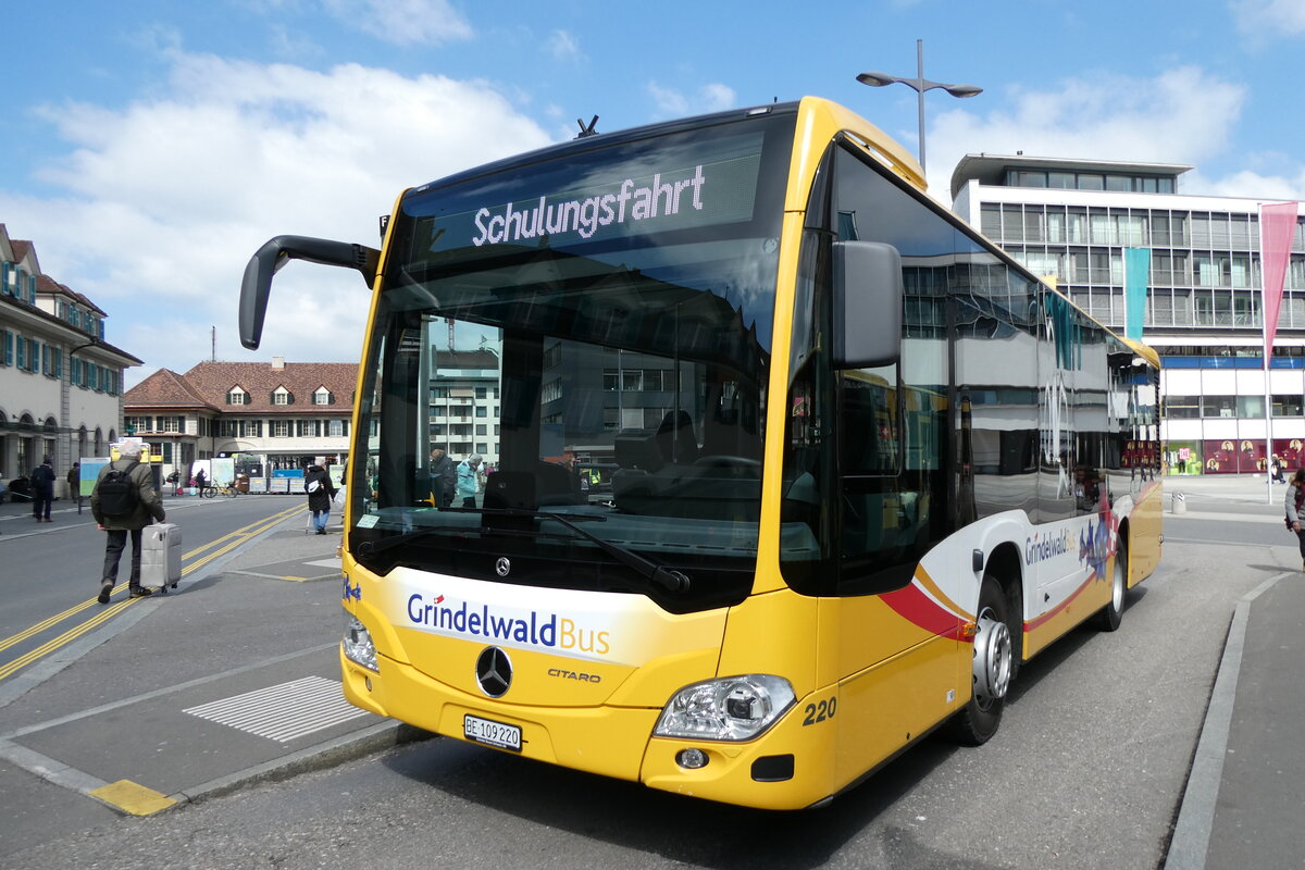 (285'883) - GrindelwaldBus, Grindelwald - Nr. 220/BE 109'220 - Mercedes am 2. April 2026 beim Bahnhof Thun