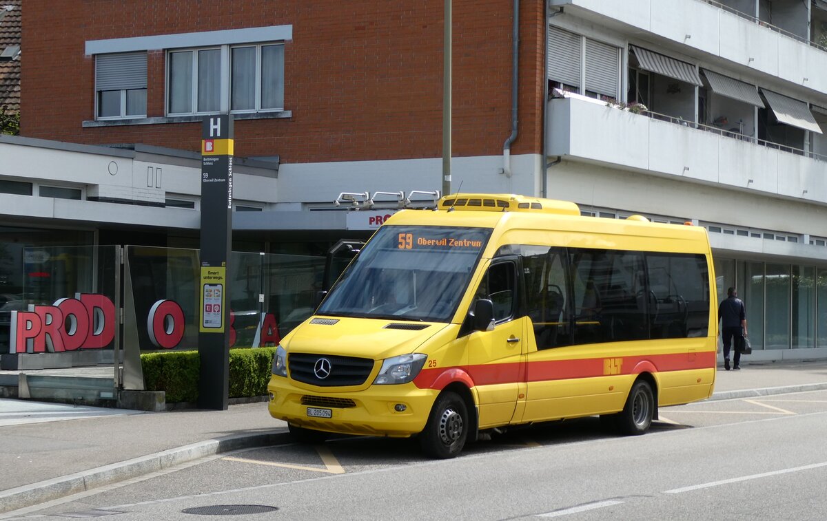 (286'212) - BLT Oberwil - Nr. 25/BL 205'094 - Mercedes am 16. April 2026 in Bottmingen, Schloss