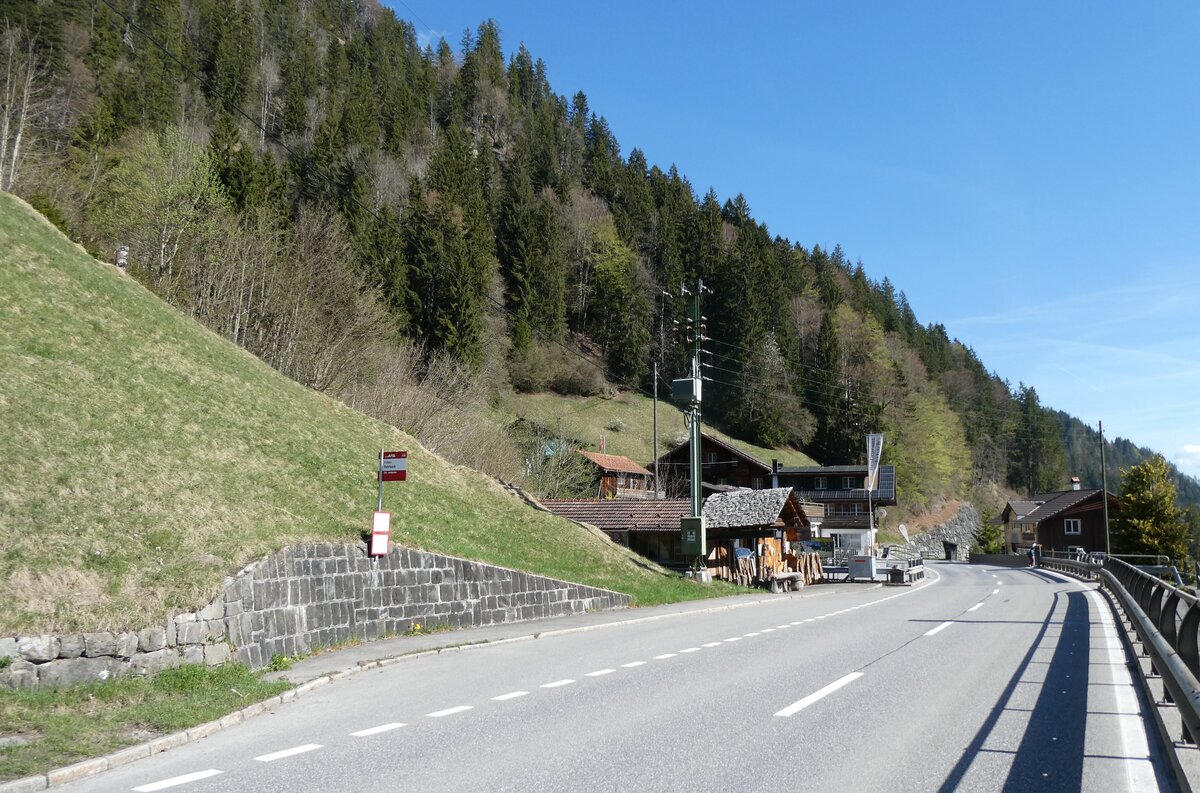 (286'223) - AFA-Haltestelle am 18. April 2026 in Frutigen, Rohrbach