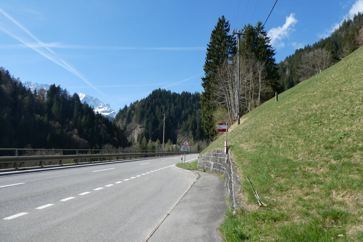 (286'224) - AFA-Haltestelle am 18. April 2026 in Frutigen, Rohrbach