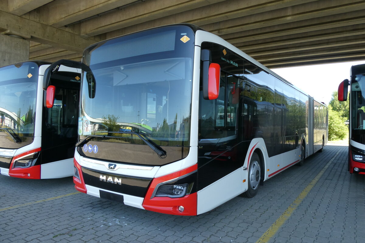 (286'413) - AAGS Schwyz - (18C-M300) - MAN am 25. April 2026 in Kerzers, Murtenstrasse