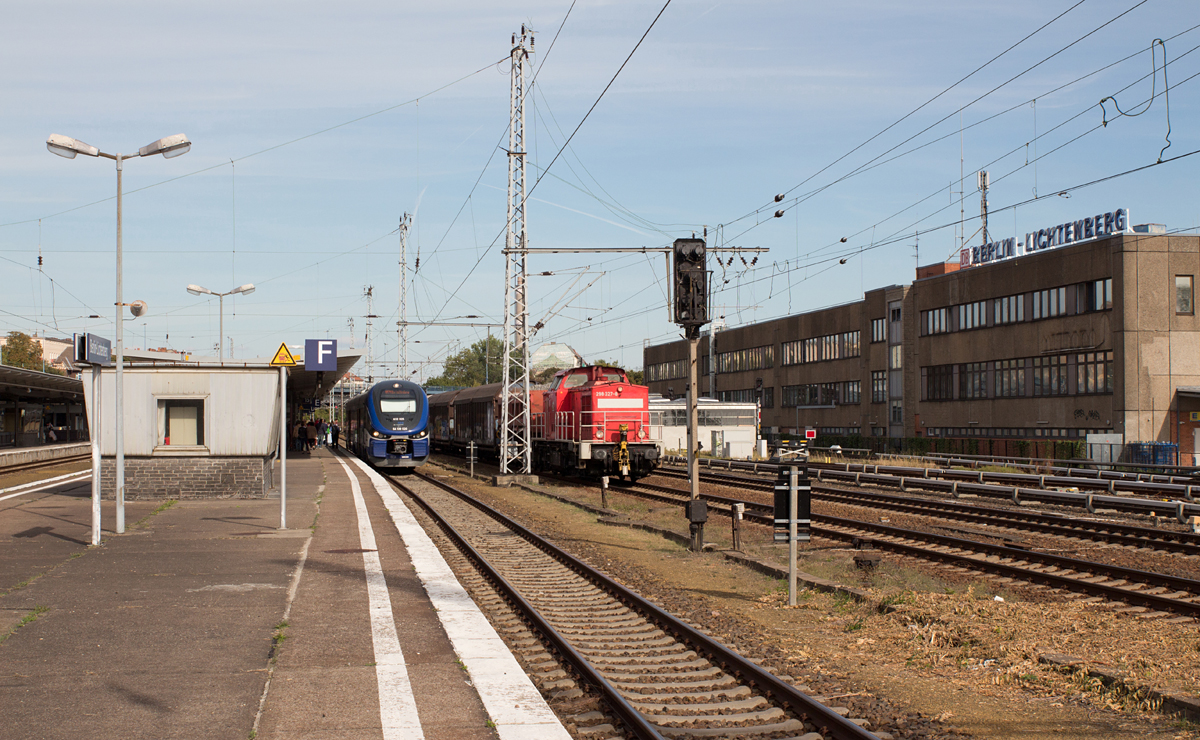 298 327-8 wartete am 22.09.16 in Berlin-Lichtenberg mit ihrer Übergabe auf die Abfahrt in Richtung Innenstadt.