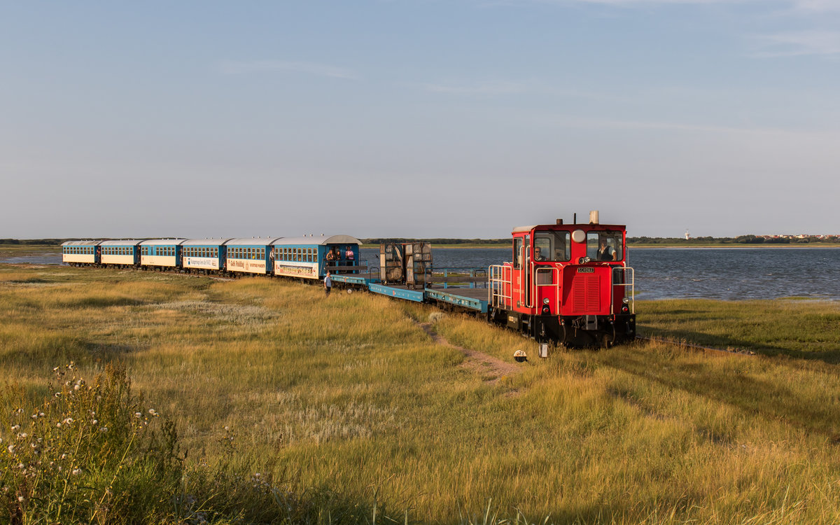 399 107 am 27. August 2016 bei der Einfahrt in den Westanleger von Wangerooge.