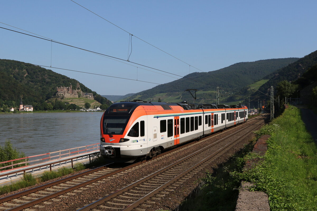 411 von  VIAS  auf dem Weg nach Bingen am 21. Juli 2021 bei Assmannshausen.